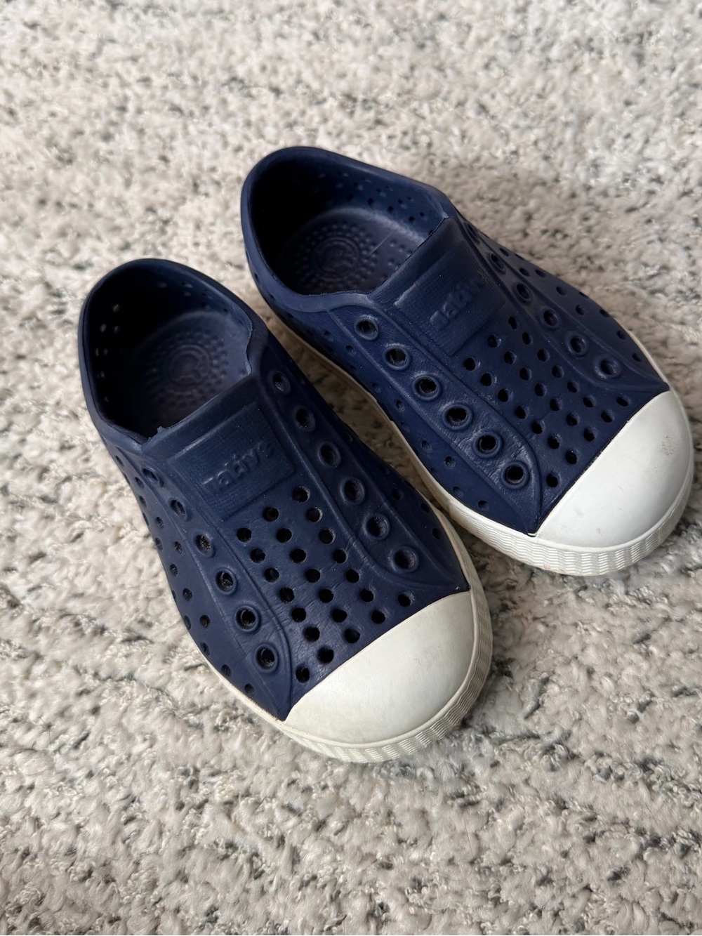 Navy blue natives shoes kids size 6 Euc